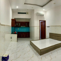 Phòng Cao Cấp. 30 M2, Máy Lạnh, Tủ Bếp, Nội Thất Đầy Đủ. Linh Đông