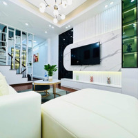 Ô Tô 5 Tạ Đỗ Tận Cửa - Ngõ Thông - Siêu Hiếm Cầu Giấy - Trong Phân Khúc 8.X Tỷ Không Có Căn Thứ 2.