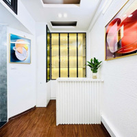 Kịch Độc, Mặt Phố Hoàng Quốc Việt, 70M2X6T, Kd Đỉnh, Vỉa Hè Đá Bóng, 2 Thoáng, Giá 3X Tỷ