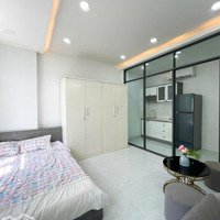Cho Thuê Căn Hộ 1 Phòng Ngủ Ban Công Hoàng Sa - Quận 1, Gần Cầu Bông