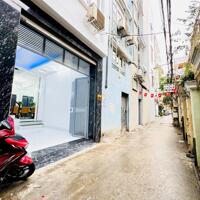 BÁN NHÀ TRUNG TÂM CẦU GIẤY Ô TÔ ĐỖ CỬA PHÂN LÔ NGÕ THÔNG THOÁNG NHÀ ĐẸP CHỈ 8,3 TỶ
