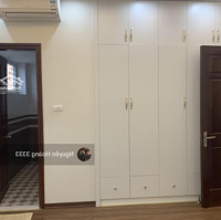 Hoàng 3333 Giá Thật. Bán Ch N04 Trần Duy Hưng, 126M2, 3N - 2 Vệ Sinh Tầng Trung Mát Mẻ, Full Đồ, Sđ