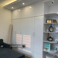 Hoàng 3333 Giá Thật. Bán Ch N04 Trần Duy Hưng, 126M2, 3N - 2 Vệ Sinh Tầng Trung Mát Mẻ, Full Đồ, Sđ