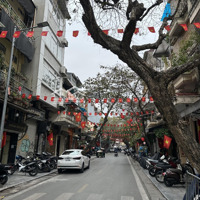 Nhà Mặt Phố Thuốc Băc - Ngã Tư Hàng Cá - Trung Tâm Phố Cổ , Buôn Bán Vô Cùng Sầm Uất .