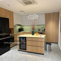 Hoàng 3333 Giá Thật. Bán Ch 133 M2, Tòa Golden Land, 3N - 2 Vệ Sinh Ban Công Đông Nam Mát Mẻ, Full Đồ Đẹ