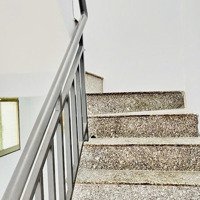 (Nhà Thuê Q.11) - Hoà Bình - Đối Diện Cv Đầm Senhẽm Xe Hơi- Gần Trung Tâm- 40M2 - 4 Tầng