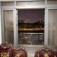 Cần Bán Gấp Nhà Mặt Tiền View Sông