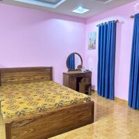 Cho thuê nhà Văn Cao, 4 phòng ngủ, DT: 60m2 x 3 tầng.