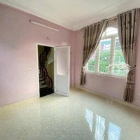Ngõ 250 Kim Giang 35M2 - 4T - Mt: 9.5M - Ô Tô Đỗ Cạnh Nhà - Cạnh Hồ, Mặt Sau View Sân Chơi
