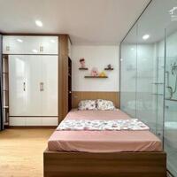 BÁN NHÀ TỌA LẠC TẠI VỊ TRÍ GIAO THÔNG THUẬN LỢI GẦN CẦU CHÀ VÀ GIÁP QUẬN 5- 3 TẦNG - HẺM Ô TÔ