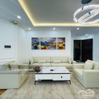 Hoàng 3333 Giá Thật. Bán Ch 117M2, 3N - 2 Vệ Sinh Tại 17T, Ban Công Đông Nam Mát Mẻ, Full Đồ Đẹp, Sổ Đỏ