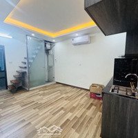 Bán Nhà Tập Thể Nghĩa Tân, Giáp Phố - View Trường Học - Mới Ô Tô Đỗ Cửa , 75,5 M2, Giá Bán 2,9 Tỷ.
