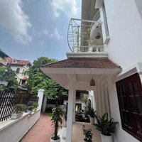 Bán Nhà Phố Quảng An Tây Hồ. 2 Mặt Thoáng Trước Sau. 195M2, Mặt Tiền 9,6M. Giá Bán 72,5 Tỷ.