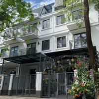 Nhà Phố Sân Vườn 140M2 Hồ Cá Koi Lakeview City Q2 Bán 21 Tỷ!