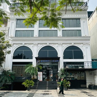Cho Thuê Biệt Thự Liền Kề Đẹp Nhất Mặt Phố Hàm Nghi, Diện Tích:90M2X 5Tầng, Mặt Tiền: 6M, Thông Sàn