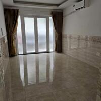 Bán nhanh nhà mặt tiền Nguyễn Hữu Huân dt 78m2 . 7ty900 lh: 0822211968