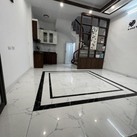 Nhà Bát Khối Long Biên Hà Nội 35Mx5 Tầng Giá Bán 4,5 Tỷ, Ngõ Thông, Cách Ô Tô Đỗ Ngày Đêm Chỉ 20M