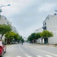 Bán lô góc 3 mặt thoáng  đất mặt đường Lý Nam Đế , Nam Đầm Vạc. G.iá: 60tr/m2.