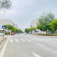 Bán lô góc 3 mặt thoáng  đất mặt đường Lý Nam Đế , Nam Đầm Vạc. G.iá: 60tr/m2.