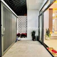  Bán nhà HXH khu Bàu Cát, DT: 4.2x17m [nở hậu đẹp]   Nhà đẹp 2 Tầng + ST. Giá chỉ 9.7 tỷ 