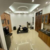 Cho thuê nhà 5 tầng 252 Ngọc Thụy, Long Biên. 40m/sàn. Giá: 10 triệu/tháng. Lh: 0984.373.362