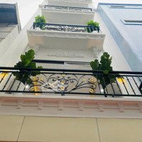 Cho Thuê Nhà Ngõ 92 Nguyễn Khánh Toàn 79M X 5T Ô Tô Đỗ Cửa