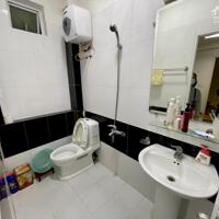 Cho thuê nhà vị trí đẹp phố Văn Cao, DT: 75m2, 4 p.ngủ.