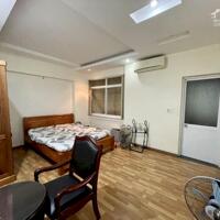 Cho thuê nhà vị trí đẹp phố Văn Cao, DT: 75m2, 4 p.ngủ.