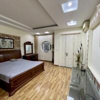 Cho thuê nhà vị trí đẹp phố Văn Cao, DT: 75m2, 4 p.ngủ.