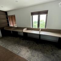 Cho thuê biệt thự ngõ 214 Nguyễn Xiển ,120m x 5 tầng 1 tum thông sàn , thang máy riêng