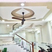 Nhà Lầu Trung Tâm Hành Chính Dĩ An Giá Bán 4 Tỷ 300 Triệu