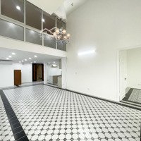 Bán Căn Hộ Penthouse E1 Ciputra - 180M2 - 3 Phòng Ngủ& 3Vs - Giá Chỉ 10.9 Tỷ, Công Chứng Nhận Nhà Ngay!