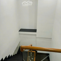 Căn Hộ Villa Westgate - Trực Diện Hồ Bơi - Full Nội Thất Giá 15 Triệu/Tháng - 1 Trệt 1 Lầu , Ở Liền