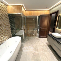 Bán Biệt Thự 102M2, 8 Tầng, Khu Vực Vip Nhất Phố Nguyễn Văn Cừ - Long Biên, Chỉ 27.9 Tỷ.