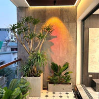 Bán Biệt Thự 102M2, 8 Tầng, Khu Vực Vip Nhất Phố Nguyễn Văn Cừ - Long Biên, Chỉ 27.9 Tỷ.