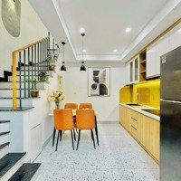Nhà Đẹp Giá Rẻ! 42M2 Nguyễn Thiện Thuật, P1, Q3, Xây 1 Trệt 1 Lửng 2 Lầu. Gía 2 Tỷ450 Sổ Riêng