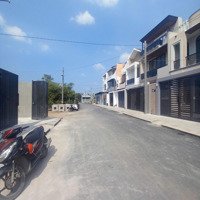 Căn Villa Siêu Rộng Cách Chợ Bình Chánh 5Km Cần Tìm Chủ Nhân