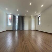 Bán gấp nhà Việt Hưng Long Biên 40m 5T MT5.3m hơn 7 tỷ gần ô tô lô góc thoáng sáng