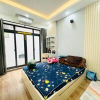 Bán nhà trung tâm quận Long Biên Nguyễn Văn Cừ 47m 5T MT7m chỉ nhỉnh 9 tỷ gần mặt phố