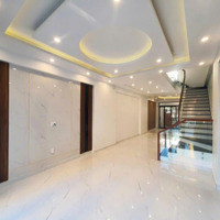 Nhà Tuyến 2 Nguyễn Văn Linh, 68M 4 Tầng Độc Lập Sân Cổng, Ngõ 5M, Giá 6.3 Tỉ, Ngay Chợ Hàng Mới