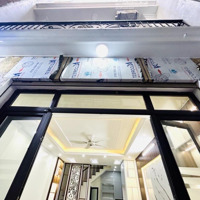 Nhà Nằm Vị Trí Đẹp, Gần Phố Nhiều Tiện Ích Xung Quanh, Gần Phố, Ba Gác Đỗ Cửa, Gần Siêu Thị Trường