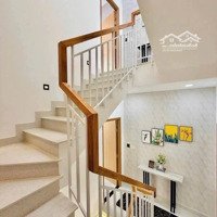 7 Tầng Thang Máy Phân Lô Vỉa Hè Kinh Doanh Sầm 
Uất