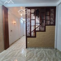 Bán Nhà Lê Văn Hiến, 6 Tầng, 40M2 , 7.4 Tỷ, Ô Tô Đổ Cửa, Dân Xây, Dòng Tiền Tốt