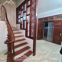 Bán Nhà Lê Văn Hiến, 6 Tầng, 40M2 , 7.4 Tỷ, Ô Tô Đổ Cửa, Dân Xây, Dòng Tiền Tốt