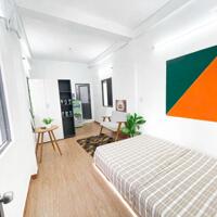 Cho thuê căn hộ dịch vụ Phòng studio rộng 35m2 có 3 cửa sổ trời