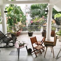 Căn Nhà Tuyệt Đẹp Hiện Đại, Ngõ Xe Hơi Vào Thoải Mái, Thanh Bình Và Cực Kỳ Tiện Lợi