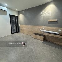 Lô Góc View Hồ Trúc Bạch, Cạnh Hồ Tây 131M2, 6 Tầng, 10M Mặt Tiền,Vị Trí Đắc Địa, Kinh Doanh -75 Tỷ