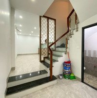 Nhà Đẹp Thái Thịnh . Sát Phố. Gần Ôtô Tránh. Thoáng Trước Sau Sẵn Ở