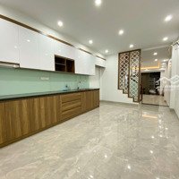 Nhà Đẹp Thái Thịnh . Sát Phố. Gần Ôtô Tránh. Thoáng Trước Sau Sẵn Ở