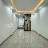 Nhà Đẹp Thái Thịnh . Sát Phố. Gần Ôtô Tránh. Thoáng Trước Sau Sẵn Ở